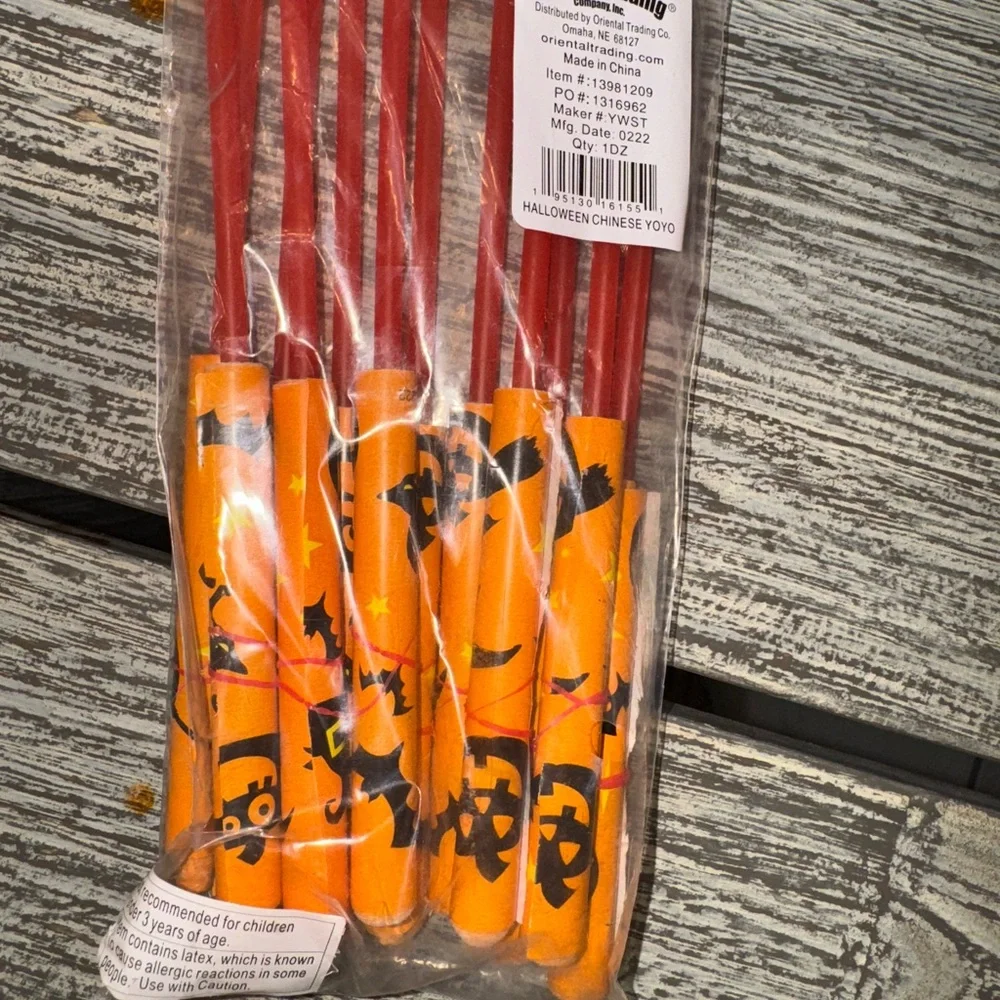 HUGE NEW Oriental Trading Company Halloween Party Supplies/Party Favors Bundle